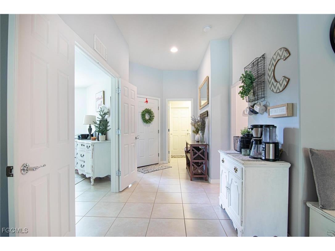 2493 Anguilla Drive Cape Coral FL 33991 2025024766 image10