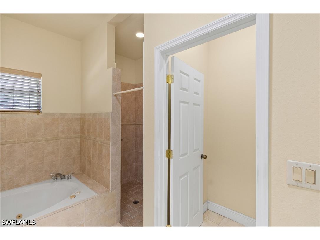 2495 62nd Avenue NE Naples FL 34120 226022057 image32