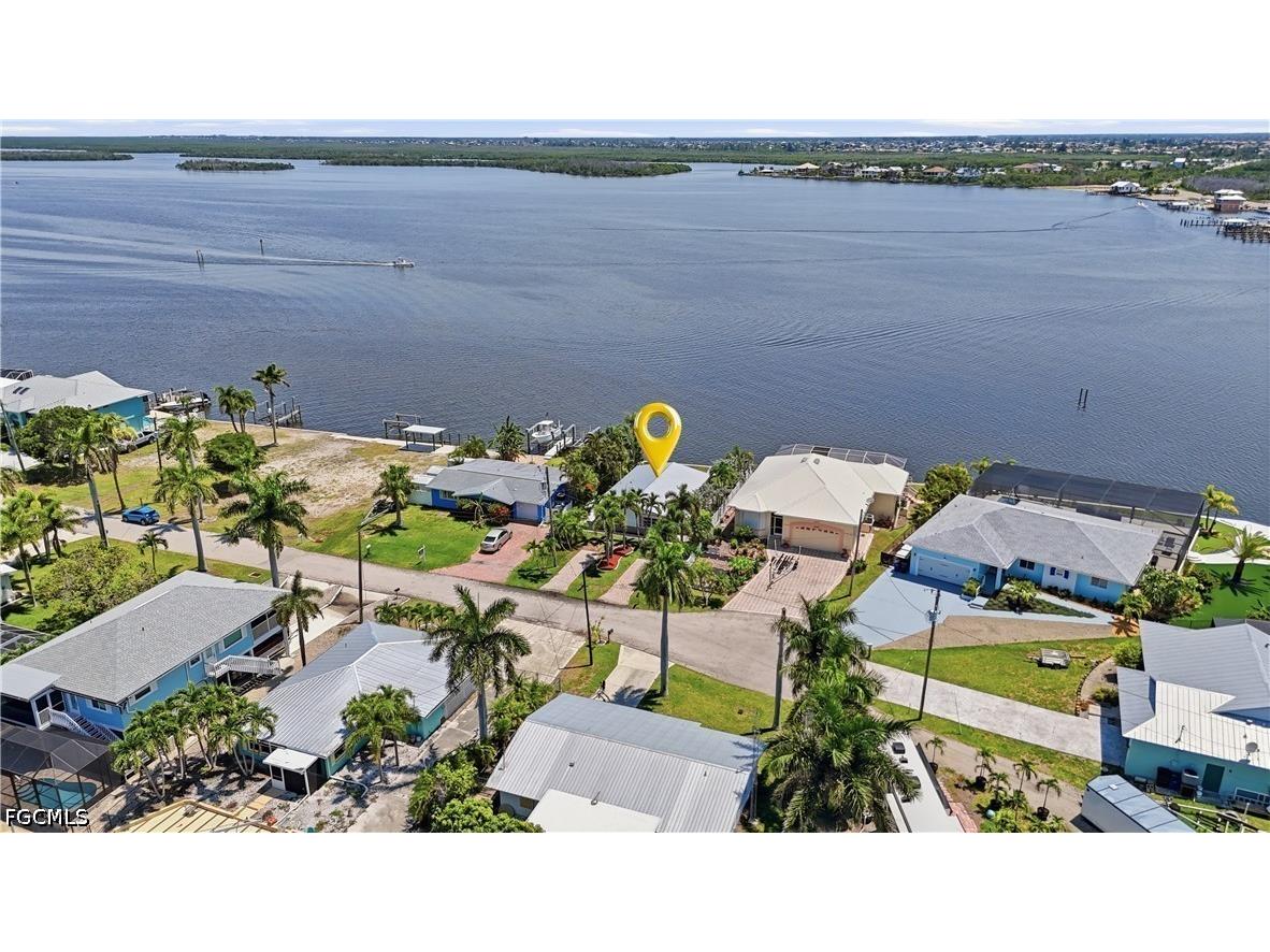 2498 Bayshore Drive Matlacha FL 33993 2026027347 image1
