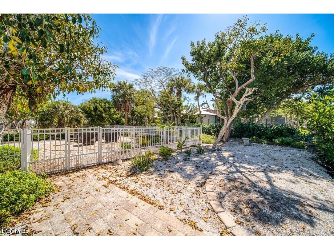 2499 Harbour Lane Sanibel FL 33957 2026019065 image36