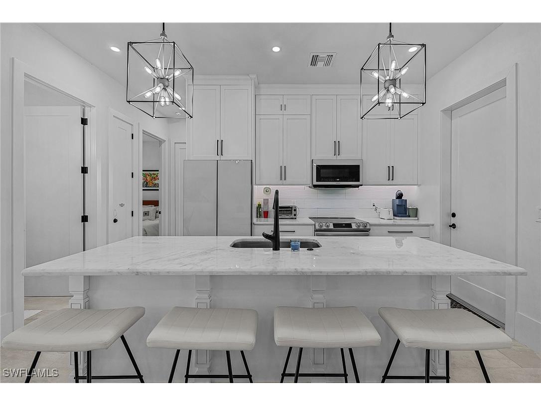 2499 Pine Street Naples FL 34112 225085000 image1