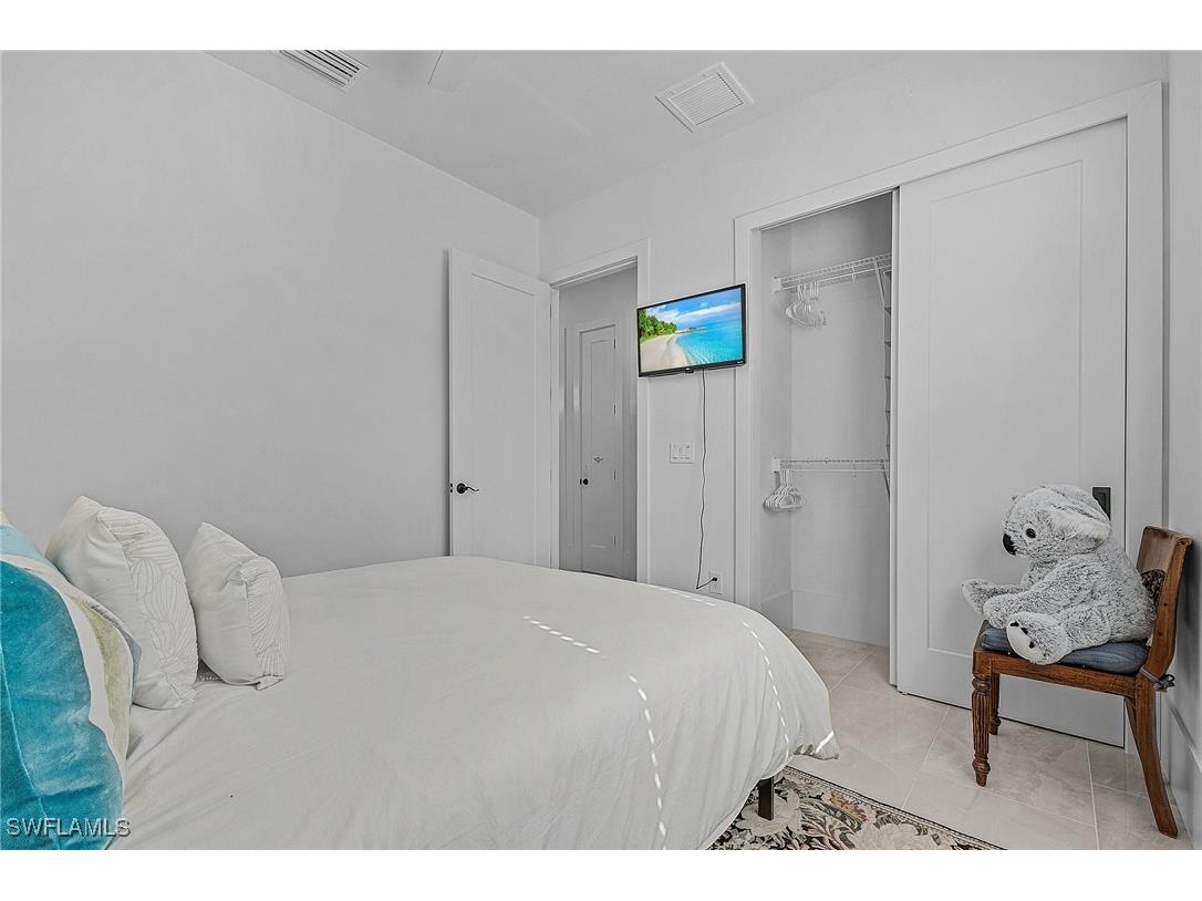 2499 Pine Street Naples FL 34112 225085000 image15