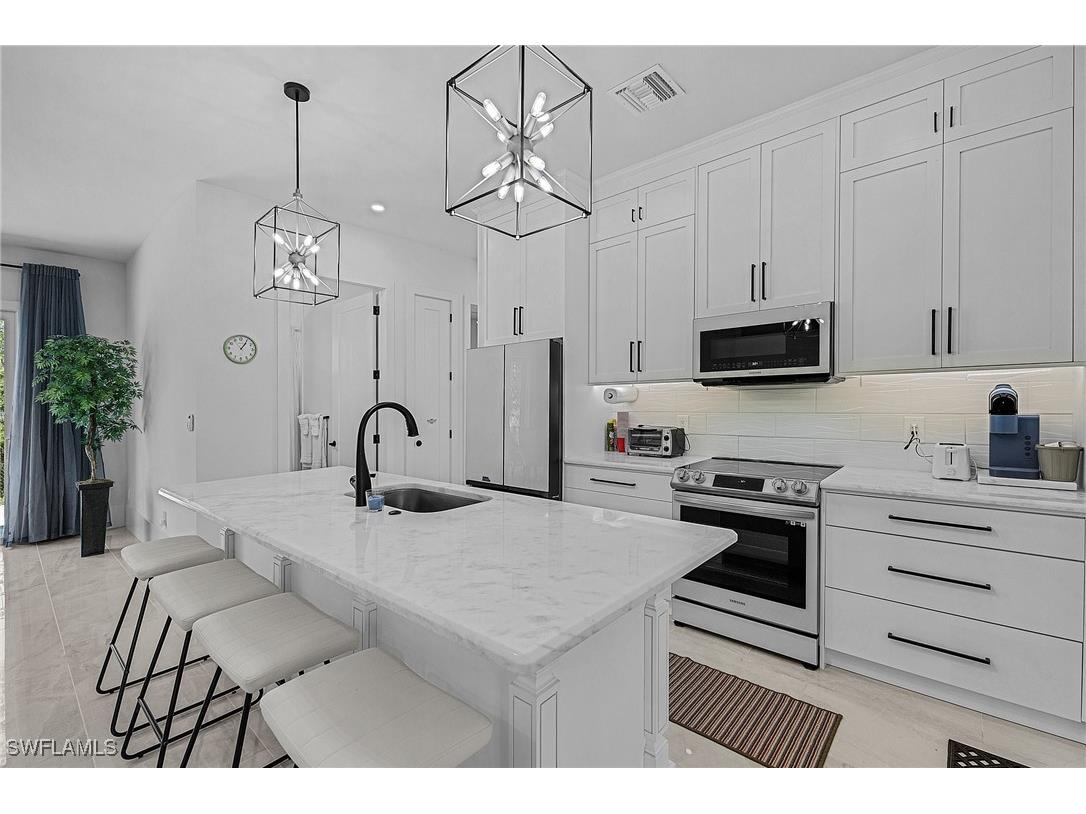 2499 Pine Street Naples FL 34112 225085000 image2