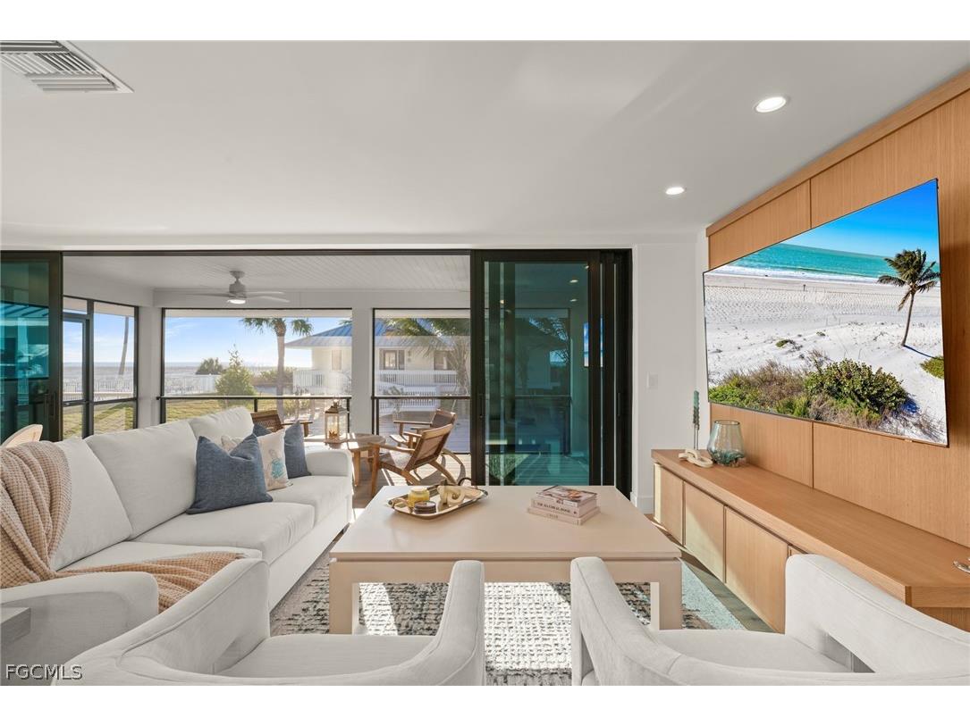 25 Beach Homes Captiva FL 33924 2026007634 image2