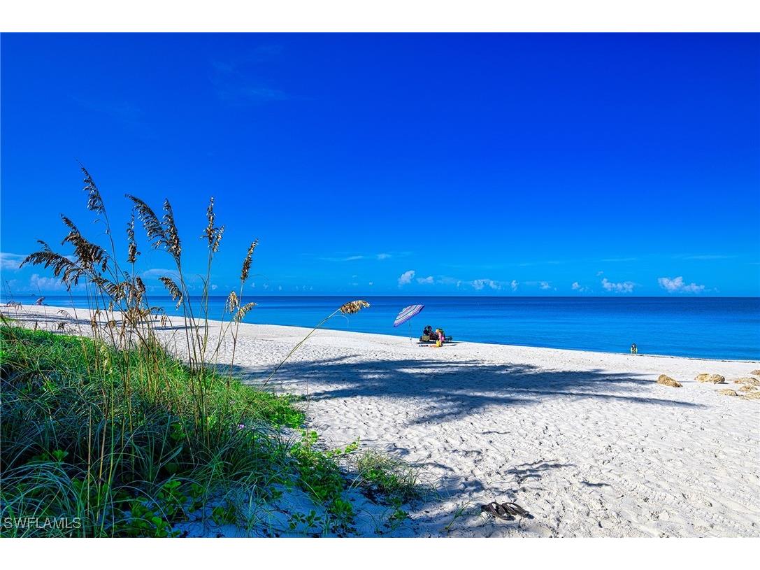 25 Bluebill Avenue #403 Naples FL 34108 225068407 image1