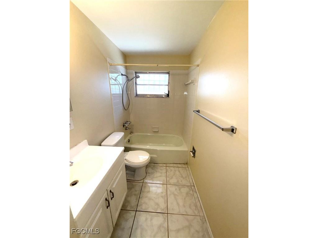 25 Castlebar Circle Fort Myers FL 33905 2025021744 image2