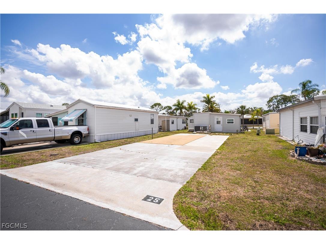 25 La Fonda Lane North Fort Myers FL 33903 2026012693 image1