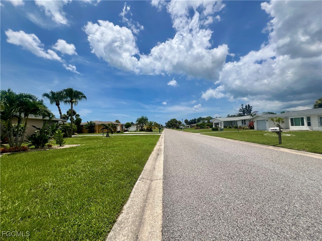 25 Oakland Hills Place Rotonda West FL 33947 2025007877 image2