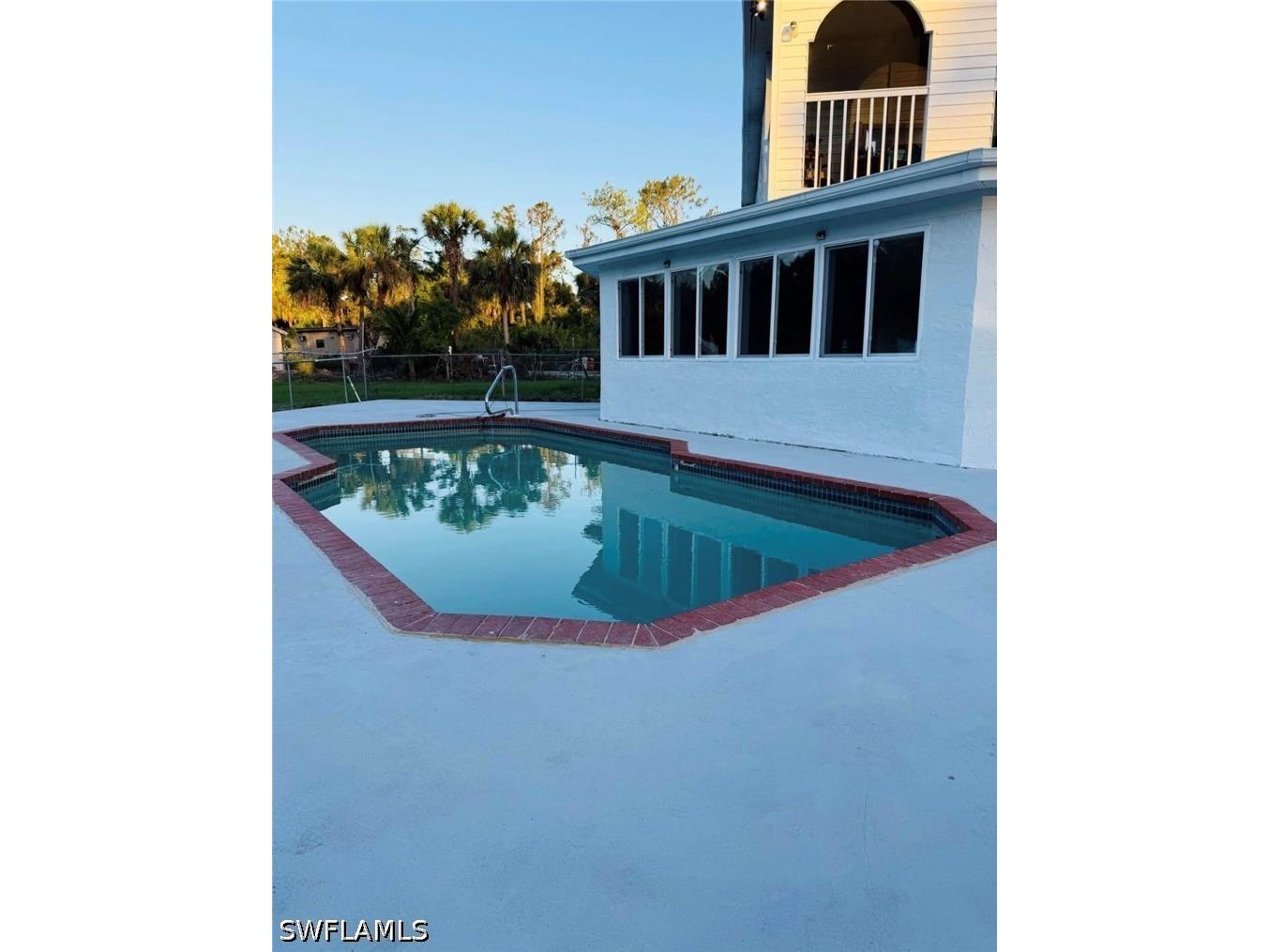 250 10th Street NE Naples FL 34120 226019196 image1