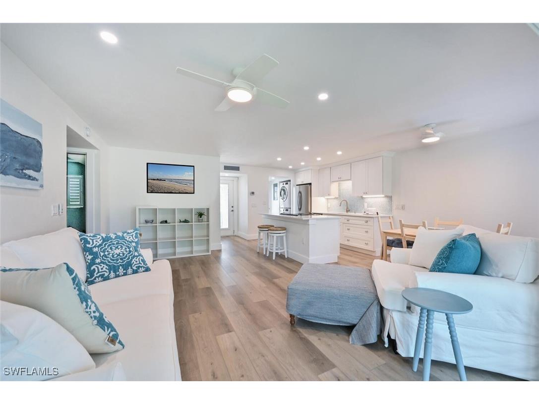 250 7th Avenue S #202 Naples FL 34102 225068976 image1