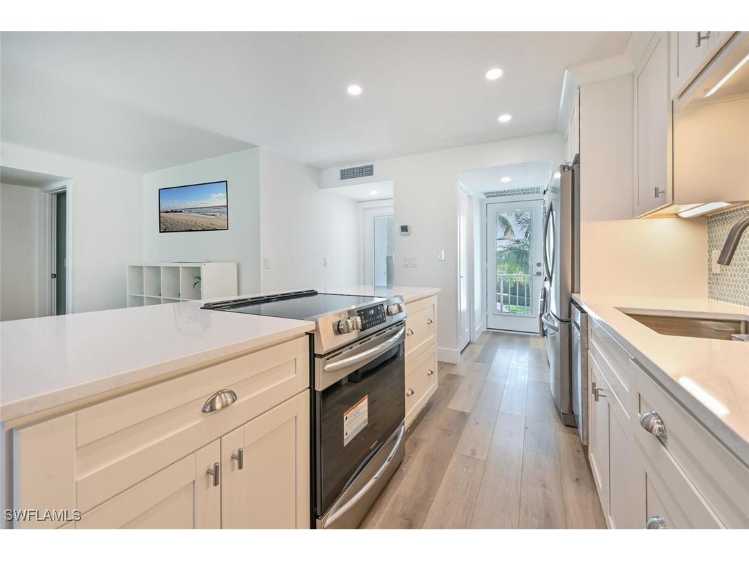 250 7th Avenue S #202 Naples FL 34102 225068976 image8