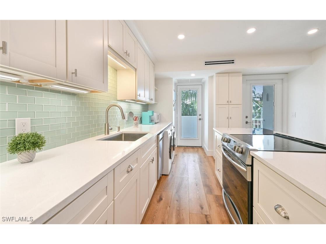 250 7th Avenue S #301 Naples FL 34102 225068977 image6