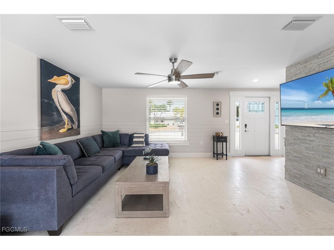 250 Donora Boulevard Fort Myers Beach FL 33931 2025019466 image12