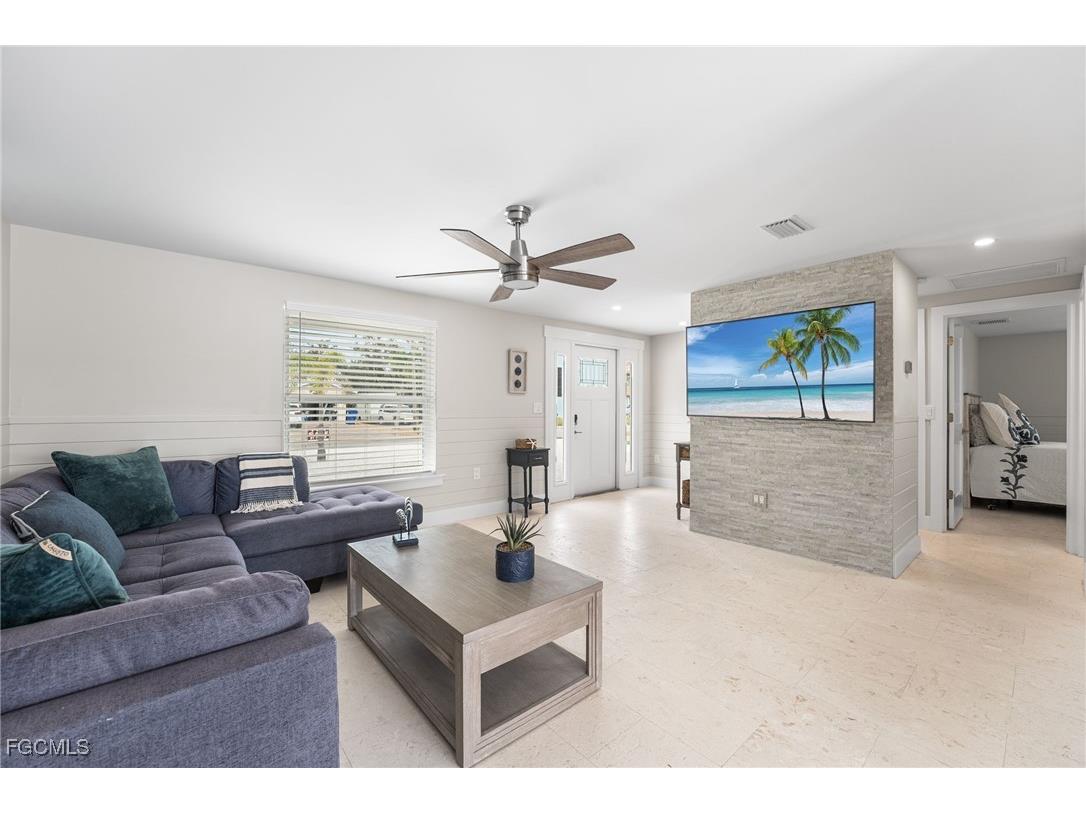 250 Donora Boulevard Fort Myers Beach FL 33931 2025019466 image13