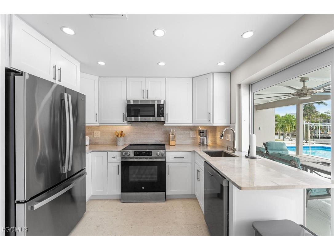 250 Donora Boulevard Fort Myers Beach FL 33931 2025019466 image15