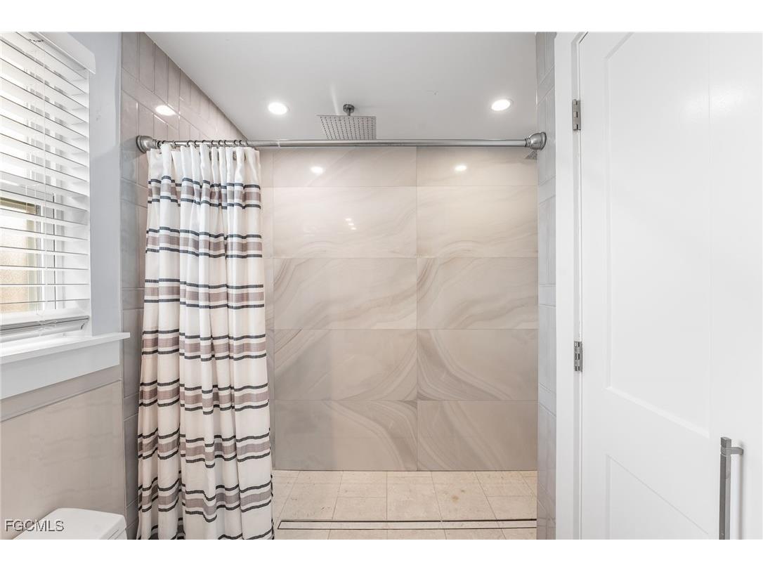 250 Donora Boulevard Fort Myers Beach FL 33931 2025019466 image25