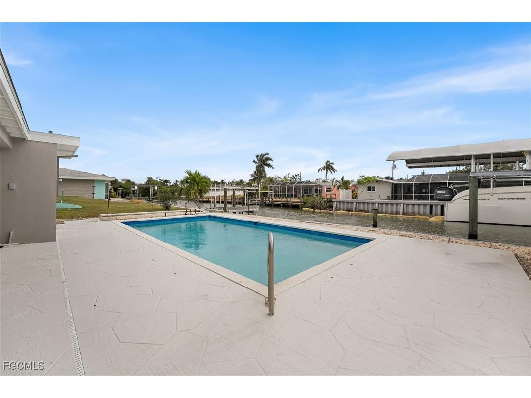 250 Donora Boulevard Fort Myers Beach FL 33931 2025019466 image36