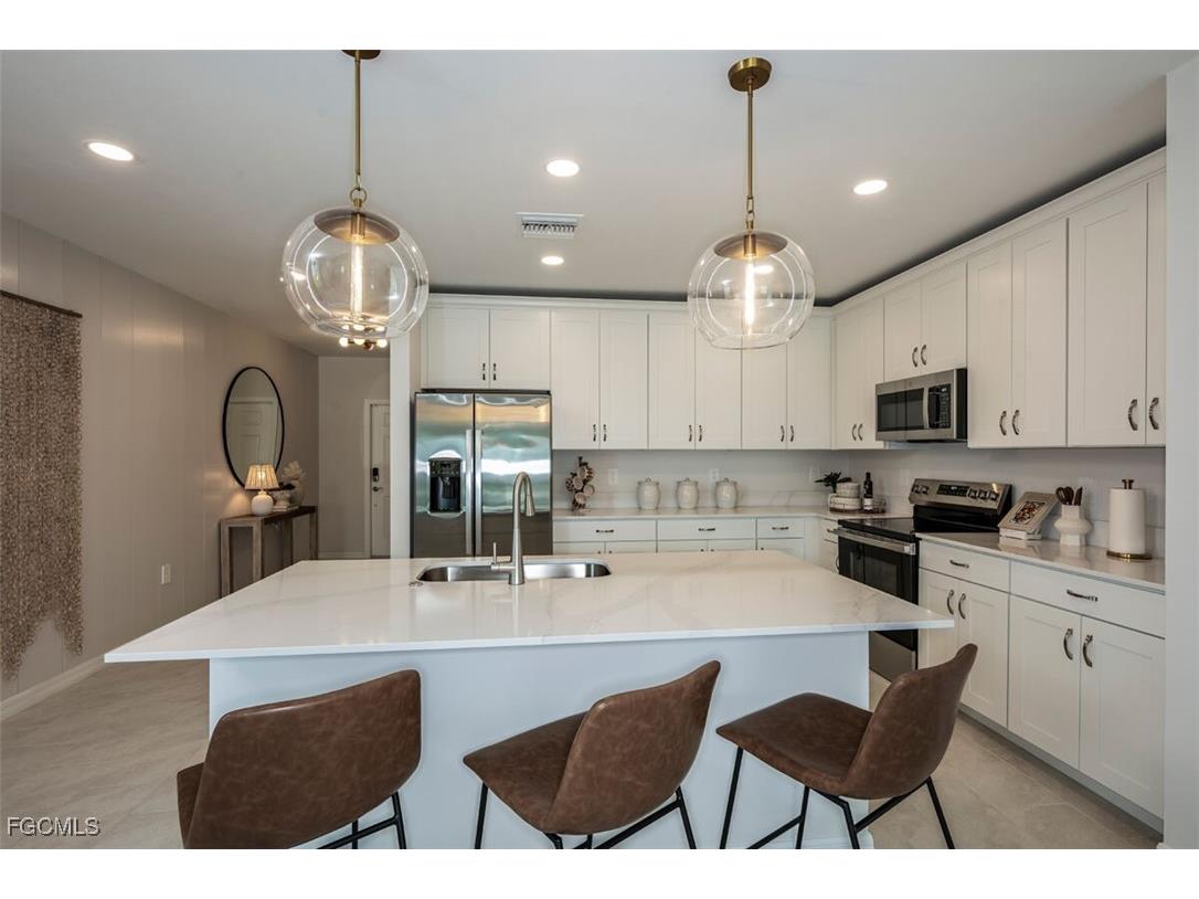 250 Lakeside Breeze Way Lehigh Acres FL 33936 2025018103 image7