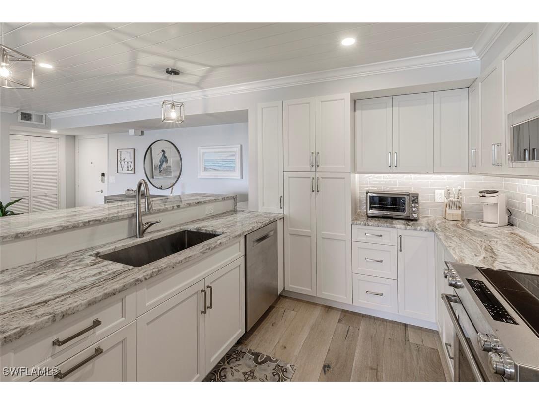 250 Park Shore Drive #302 Naples FL 34103 225048698 image13