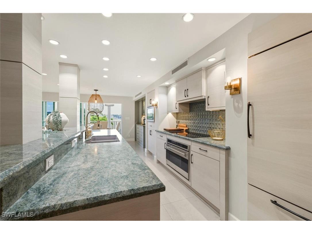 250 Park Shore Drive E #101 Naples FL 34103 225081511 image15