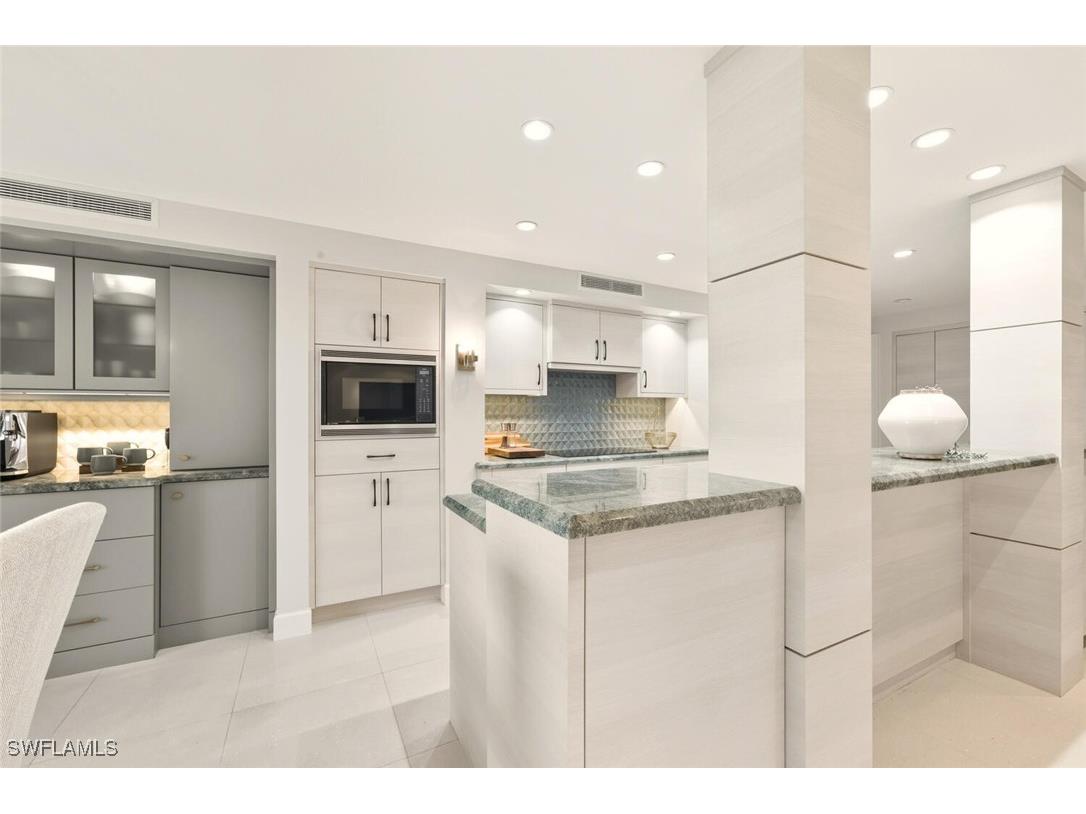 250 Park Shore Drive E #101 Naples FL 34103 225081511 image16