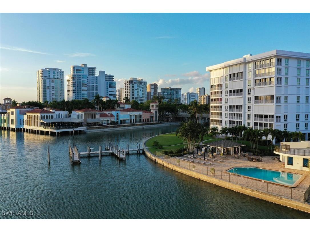 250 Park Shore Drive E #101 Naples FL 34103 225081511 image2