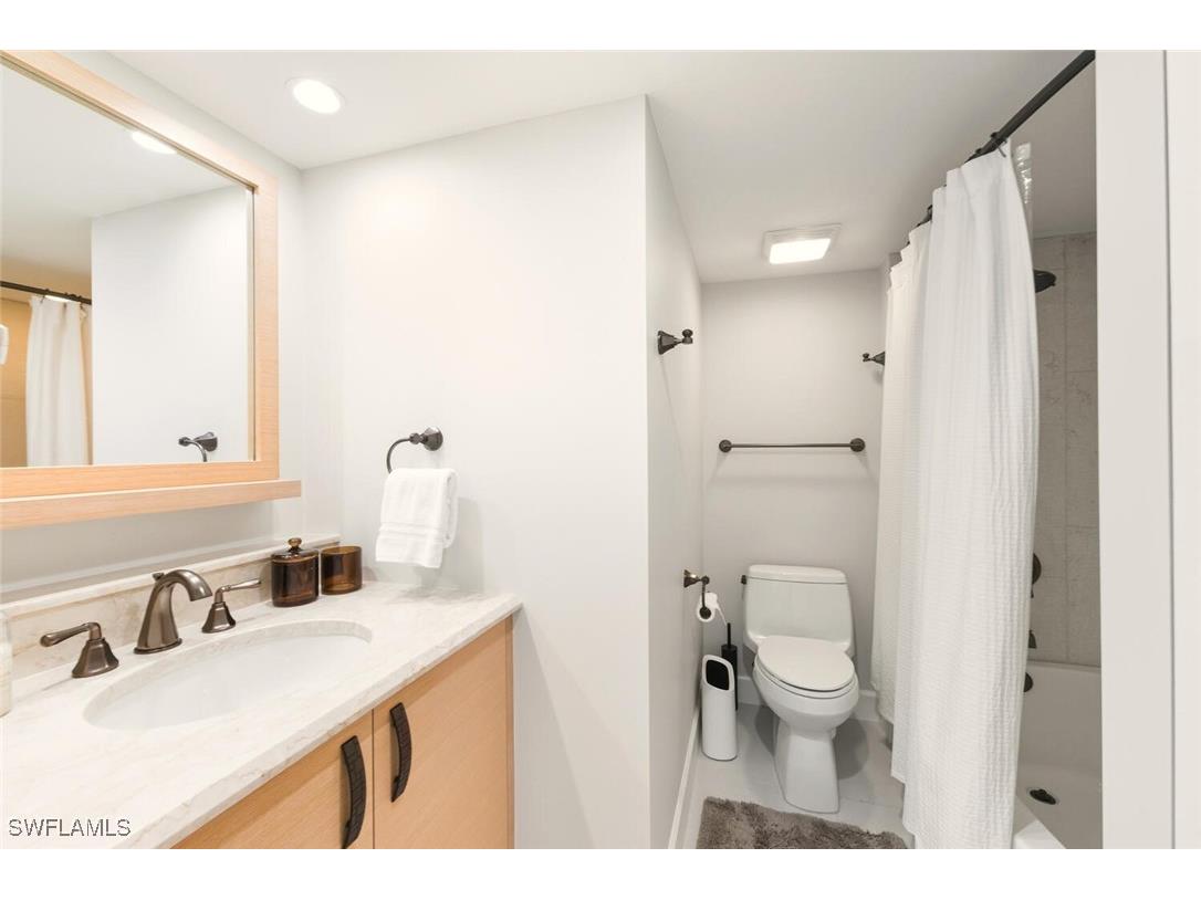 250 Park Shore Drive E #101 Naples FL 34103 225081511 image25