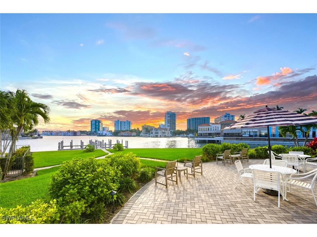 250 Park Shore Drive E #101 Naples FL 34103 225081511 image3