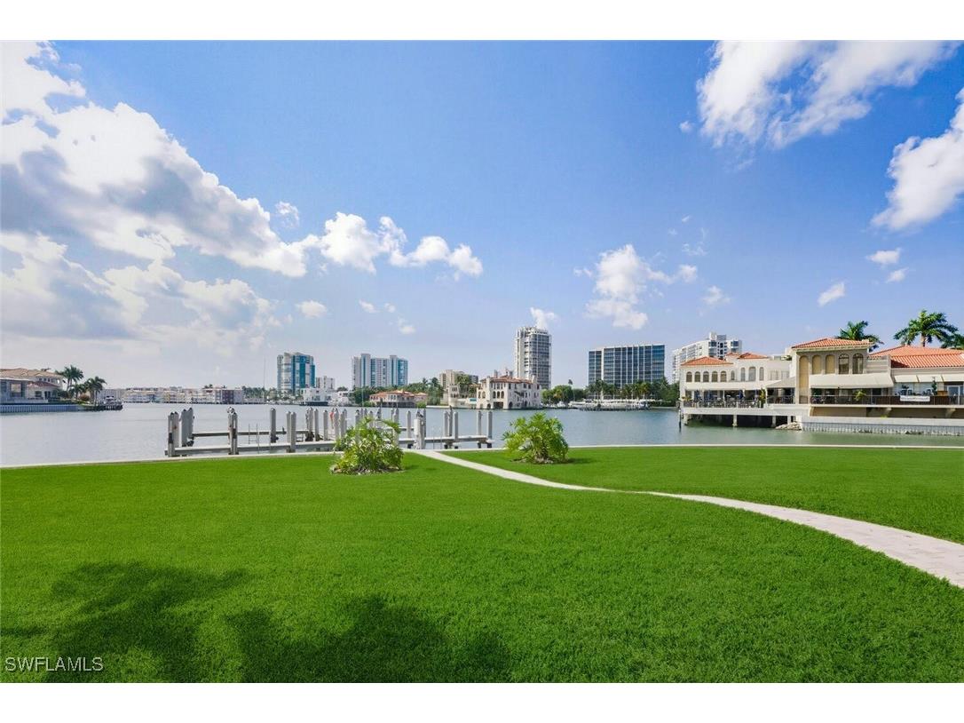 250 Park Shore Drive E #101 Naples FL 34103 225081511 image4