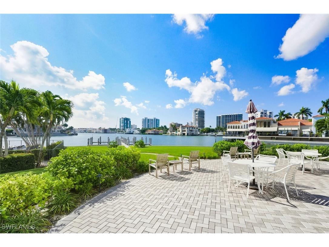 250 Park Shore Drive E #101 Naples FL 34103 225081511 image46