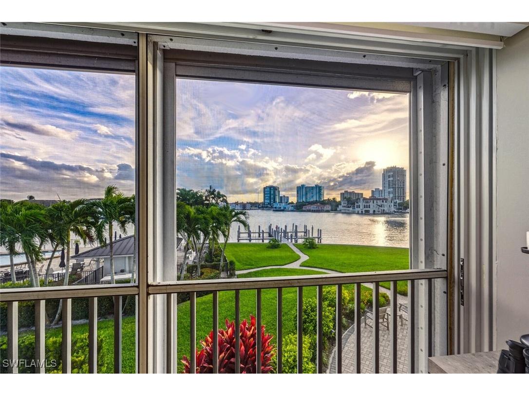 250 Park Shore Drive E #101 Naples FL 34103 225081511 image5