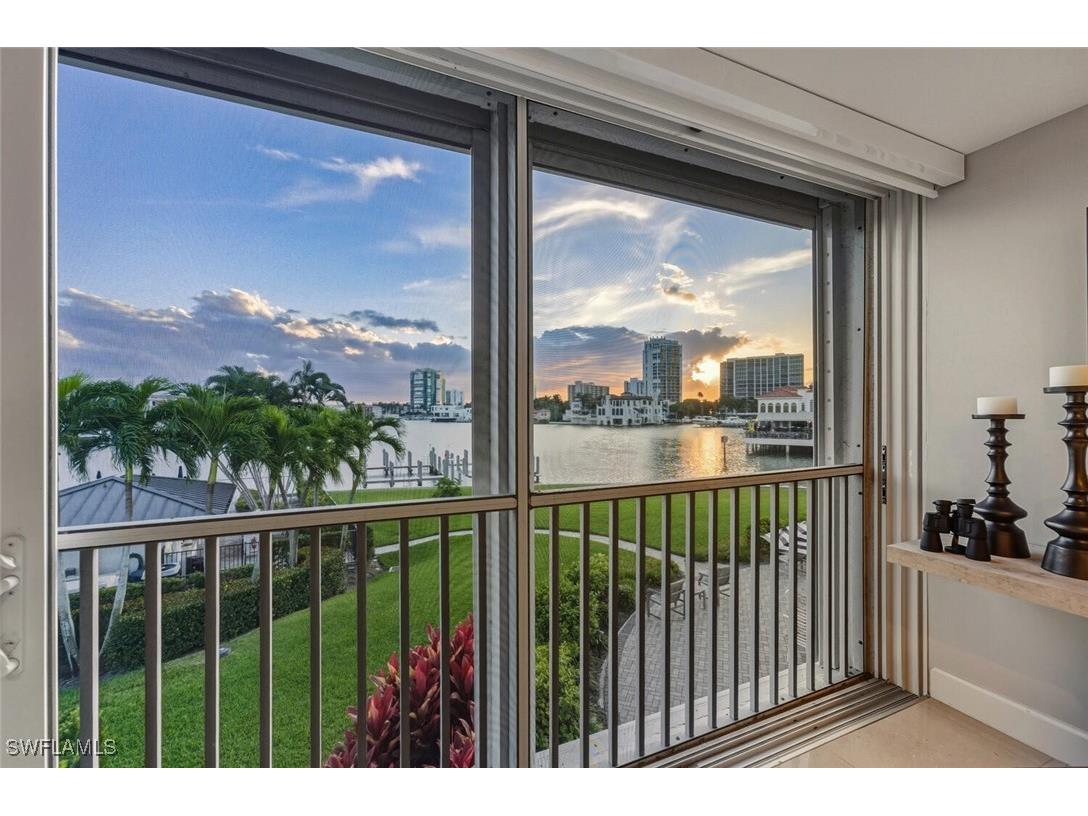 250 Park Shore Drive E #101 Naples FL 34103 225081511 image6