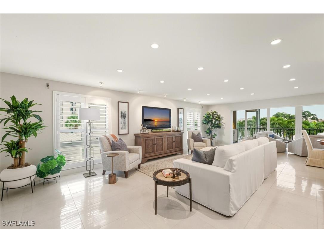 250 Park Shore Drive E #101 Naples FL 34103 225081511 image8