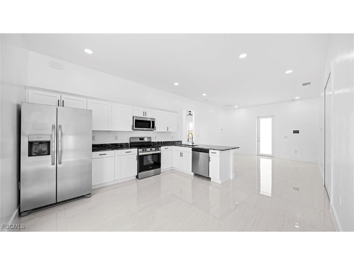 2501 26th Street W Lehigh Acres FL 33971 2026003609 image10