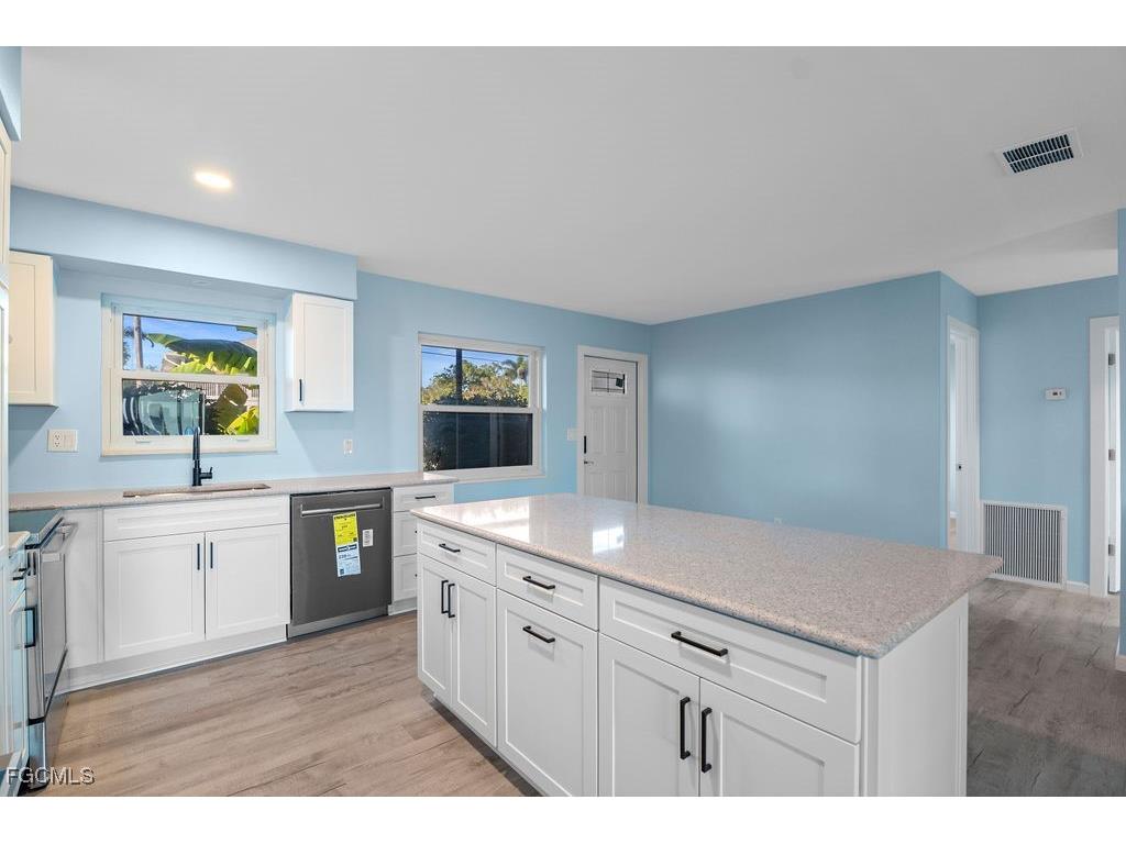 2504 Bayshore Drive Matlacha FL 33993 2025016543 image10