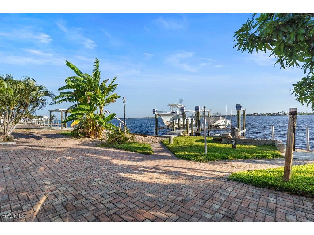 2504 Bayshore Drive Matlacha FL 33993 2025016543 image26
