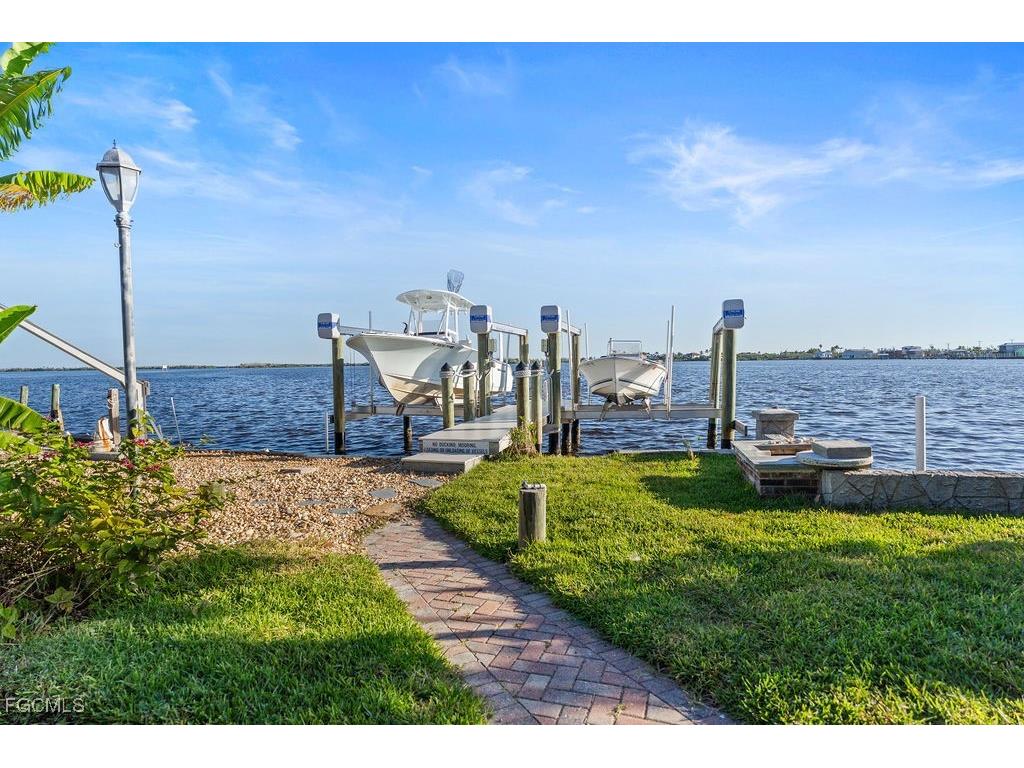 2504 Bayshore Drive Matlacha FL 33993 2025016543 image28