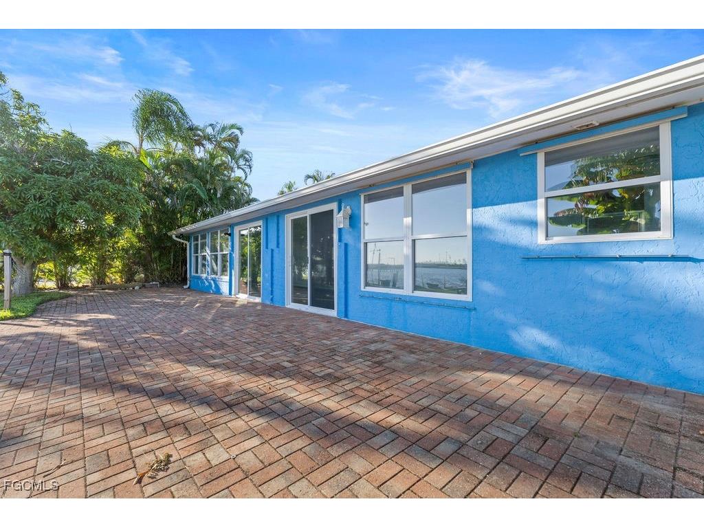 2504 Bayshore Drive Matlacha FL 33993 2025016543 image29
