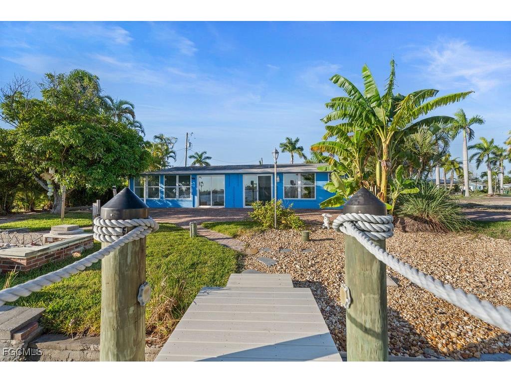 2504 Bayshore Drive Matlacha FL 33993 2025016543 image32