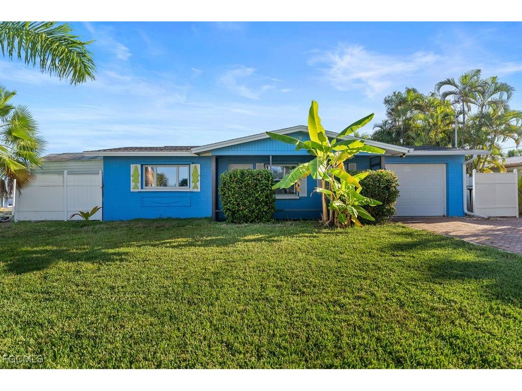 2504 Bayshore Drive Matlacha FL 33993 2025016543 image4