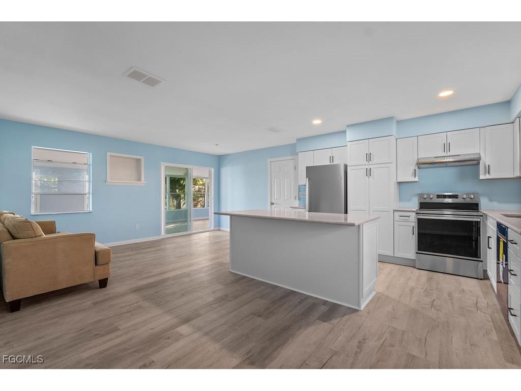 2504 Bayshore Drive Matlacha FL 33993 2025016543 image6