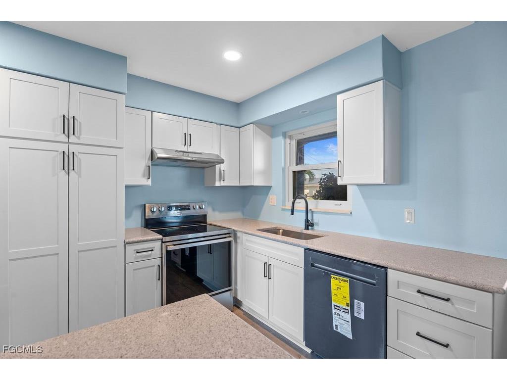 2504 Bayshore Drive Matlacha FL 33993 2025016543 image9