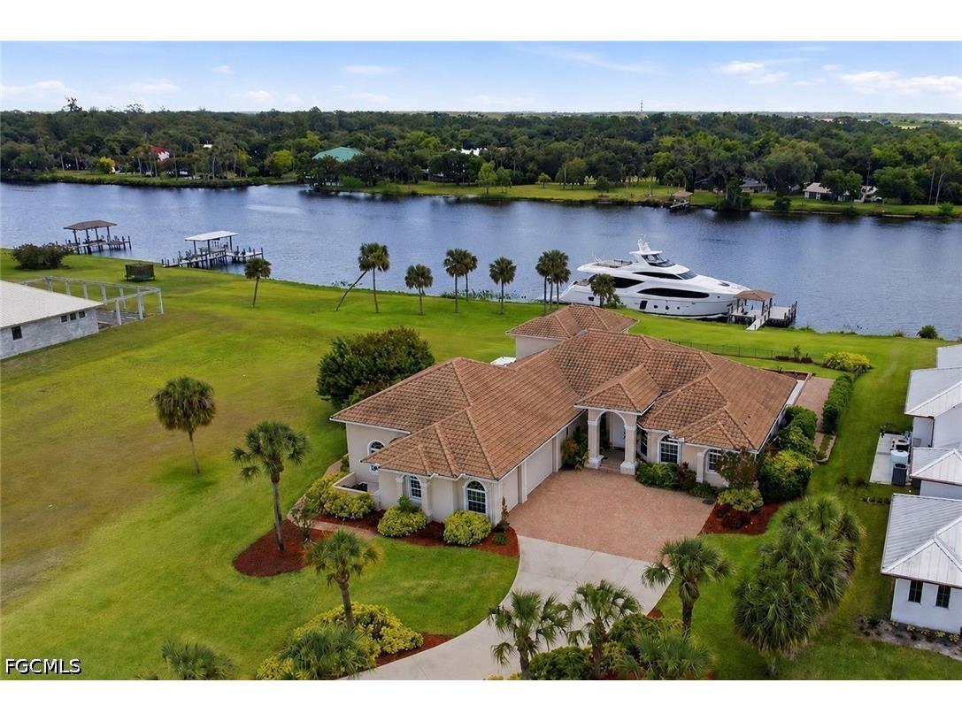 2504 Caloosa Shores Drive Labelle FL 33935 2026018613 image1