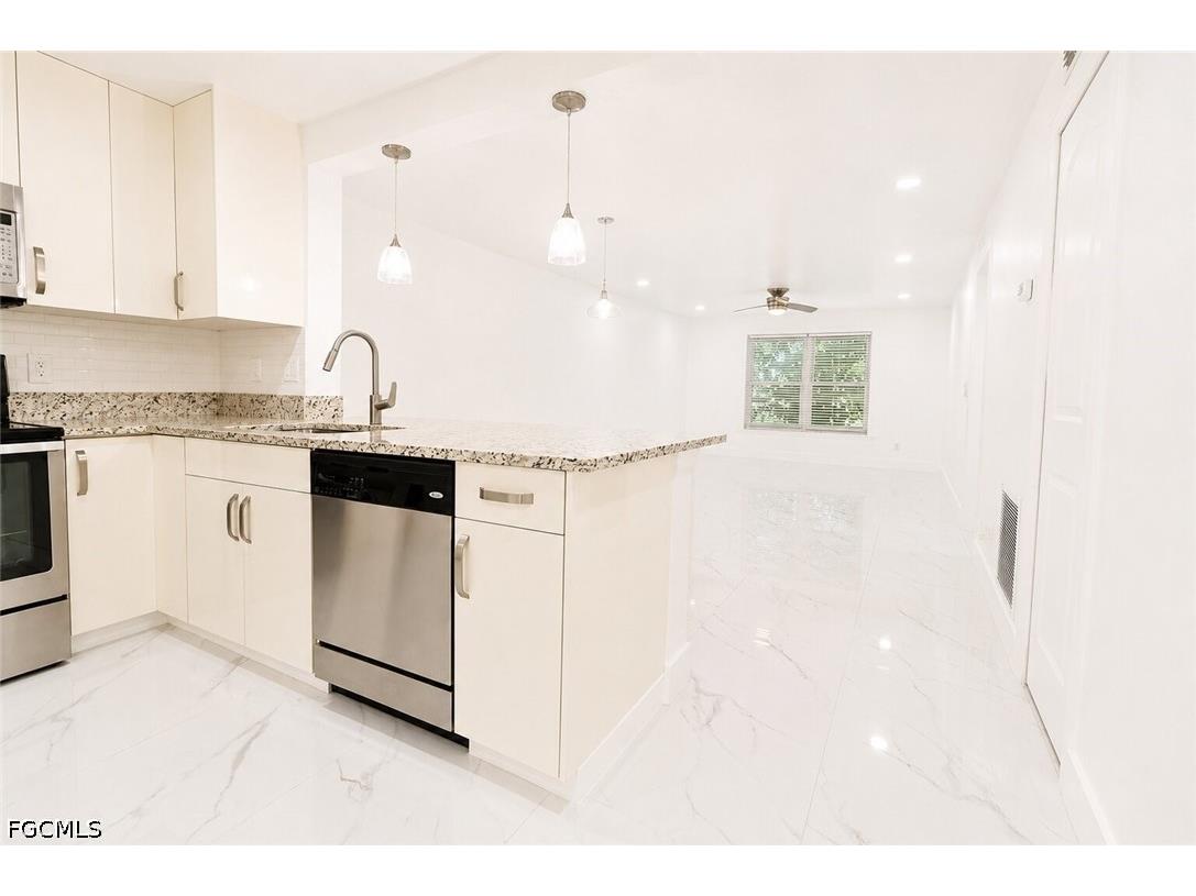 2504 SE 16th Place #104 Cape Coral FL 33904 2026028379 image11