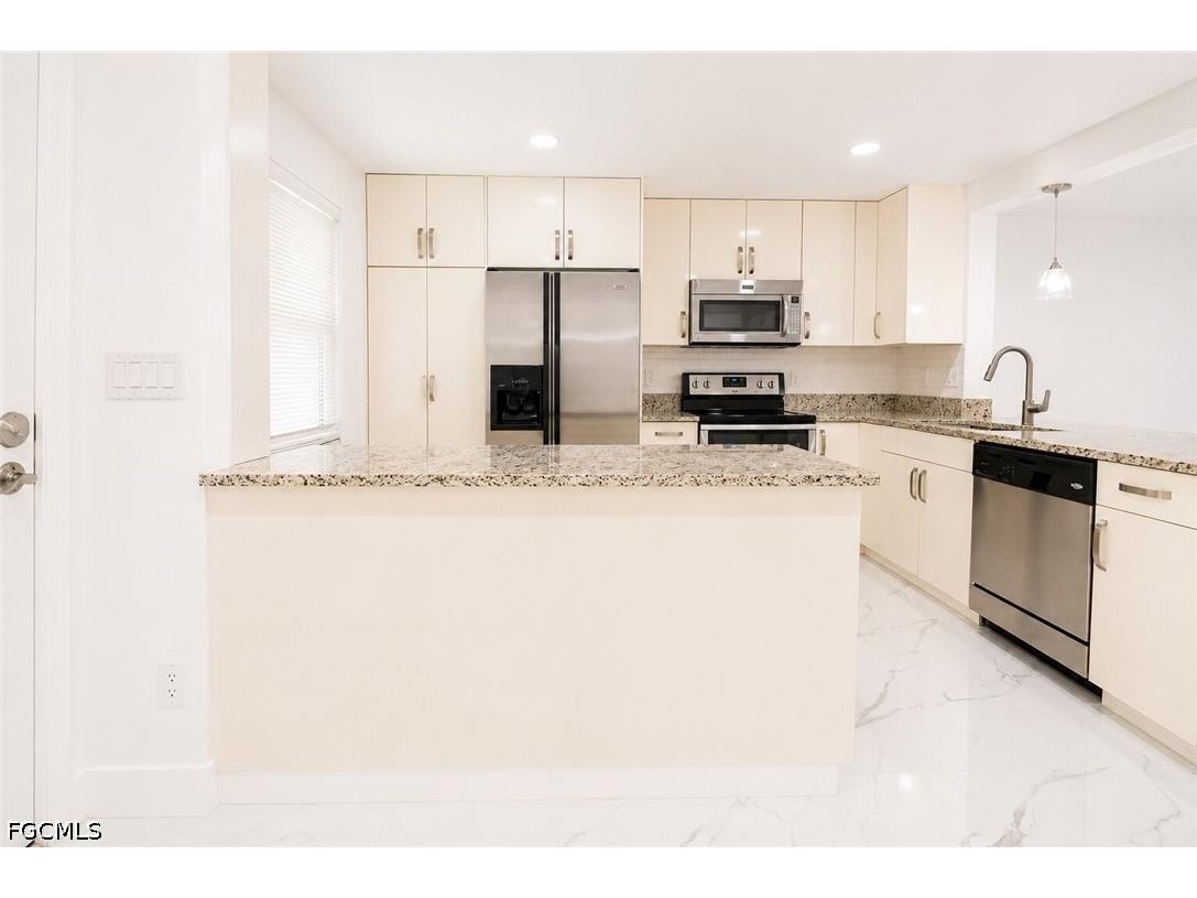 2504 SE 16th Place #104 Cape Coral FL 33904 2026028379 image6