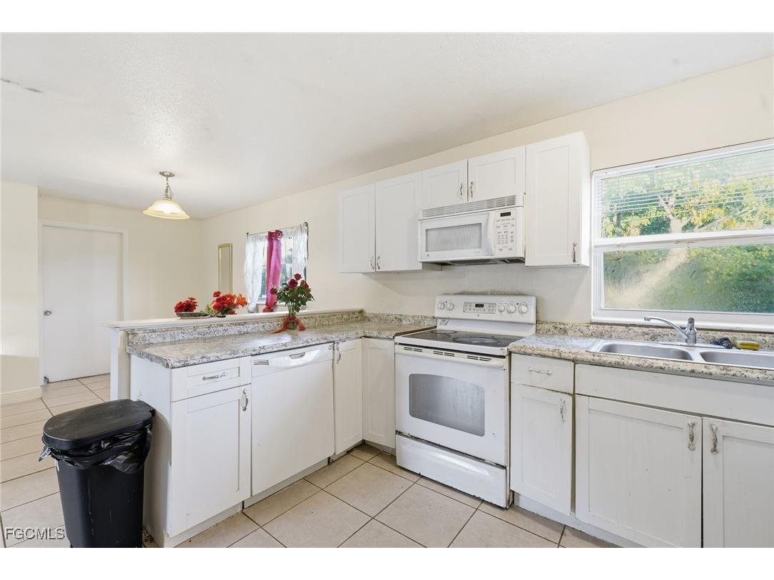 2505 Henderson Avenue Fort Myers FL 33916 2025022923 image11