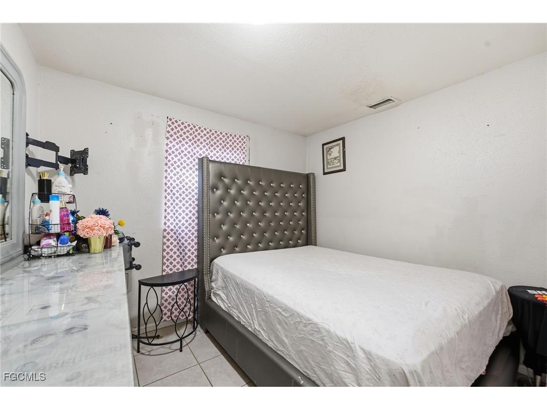 2505 Henderson Avenue Fort Myers FL 33916 2025022923 image17