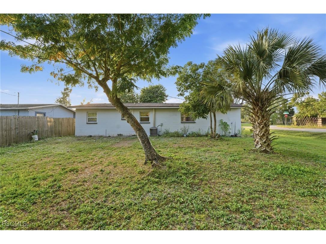 2505 Henderson Avenue Fort Myers FL 33916 2025022923 image2
