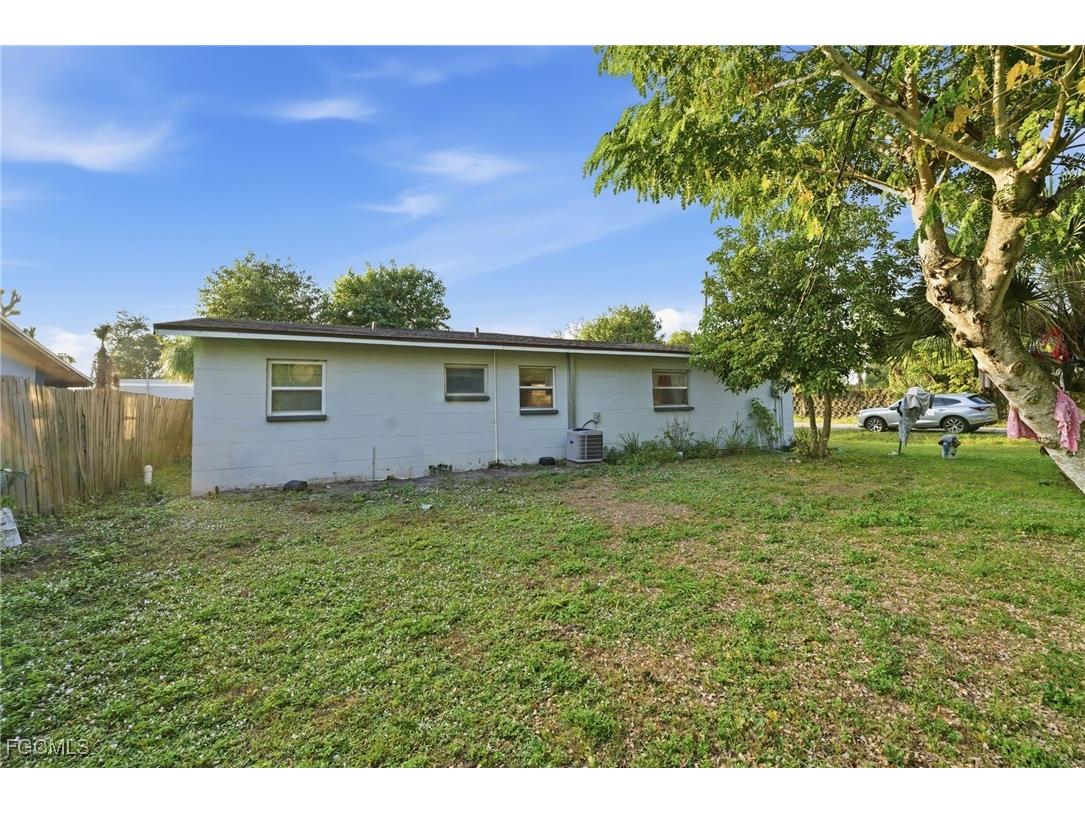 2505 Henderson Avenue Fort Myers FL 33916 2025022923 image3