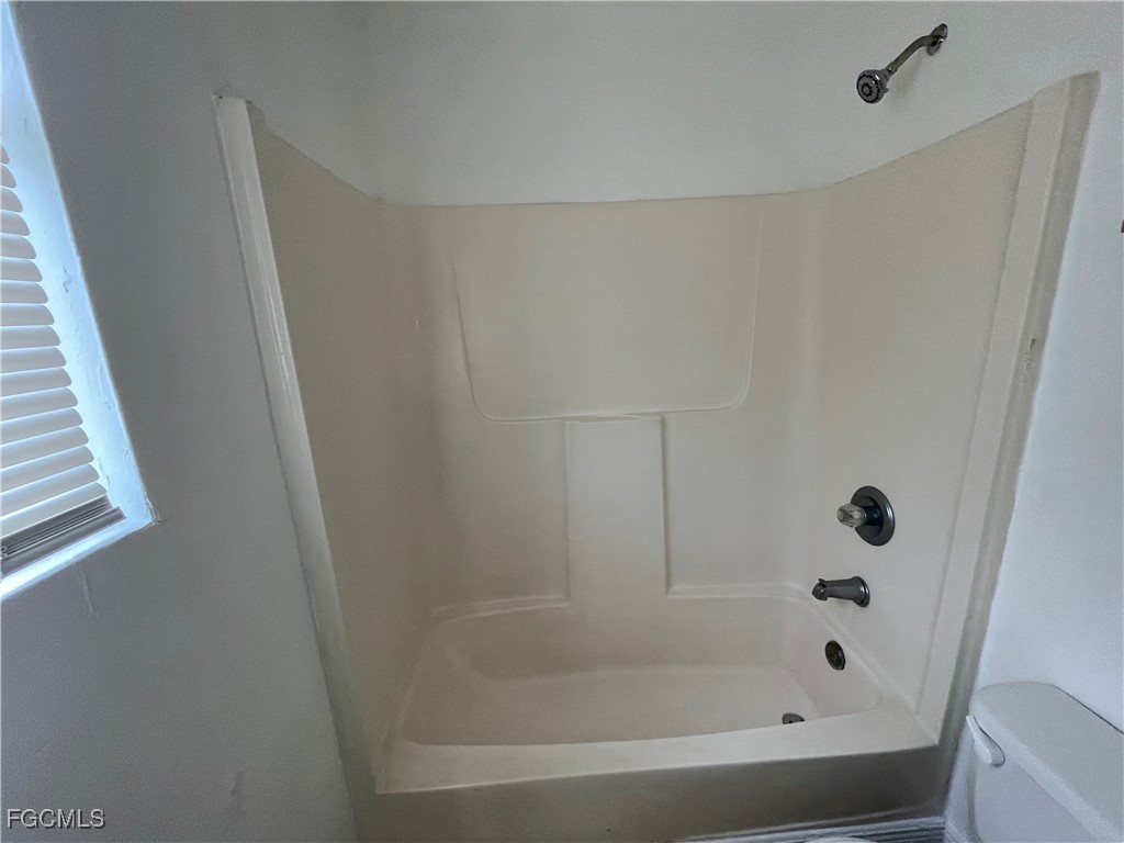 2505 NE 22nd Place Cape Coral FL 33909 2025026371 image12